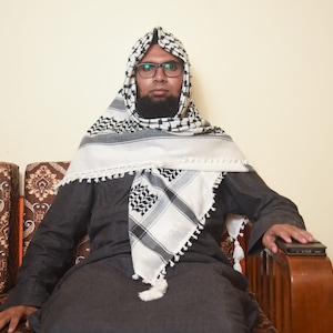 Buy 1 Get 1 Free Palestine Keffiyeh Kufiya Scarf (48*48)- Free Palestine Traditional Shemagh with Tassels Arafat Hatta Arab Style Headscarf for Men and Women.Black White Scarf
Hatta Scarf
Hijabs Head Covering
Palestine Head Dress
Palestine Scarf