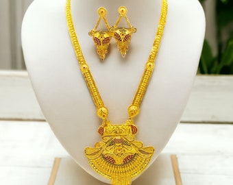 Ensemble collier et boucles d'oreilles en plaqué or artisanaux : bijoux élégants en laiton 18 carats