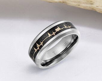 AA48 - 8mm Unisex or Men's Titanium EKG Heartbeat Wedding Ring Band. Silver Band with Gold Inlay Heart Life-line on Black Carbon Fiber. 7-12