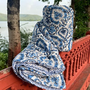 Blue Short Butty White House Quilted Razai, Organic Cotton Quilted Blanket, King Size Bedspread Razai Winter Warm Docter Cotton Inside Quilt