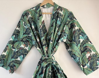 Groene katoenen kantha kimonobadjas met bananenprint: gewatteerde feestkleding