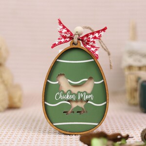 Chicken Mom Ornament, Funny Chicken Lover Gift, Engraved Wooden Egg Decor, Farmhouse Kitchen Decor, Best Chicken Mom Ever, Farm Animal