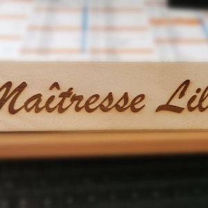 Caballete de escritorio personalizable