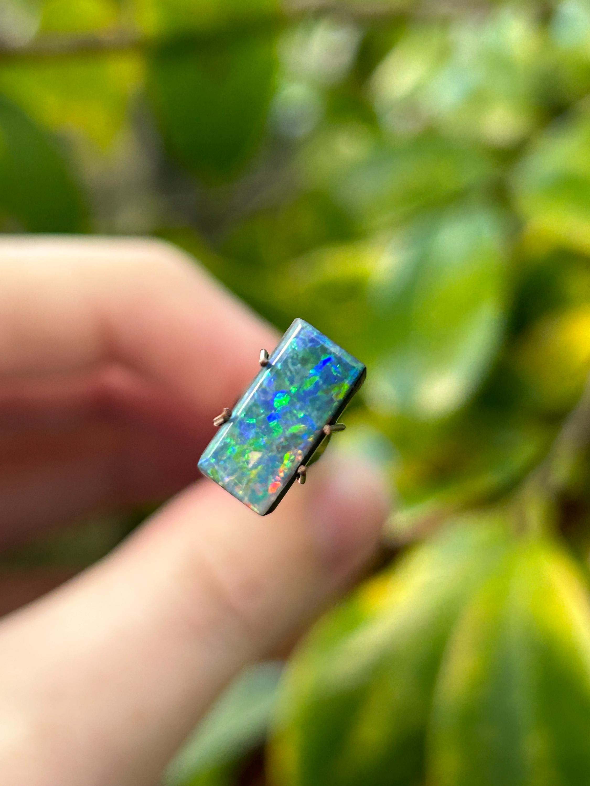 ライトニングリッジオパールダブレット - 2.9カラット - マルチカラー