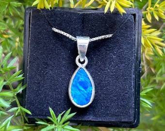 Colgante doble de plata con ópalo Lightning Ridge - Ópalo azul oscuro con destellos verdes NO1547