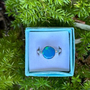 Coober Pedy Opal Shell Fossil Doublet Silver Ring - Directional Green Flash - Size 8 1/2 NO1375