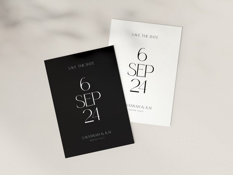 Puede incluir: Dos tarjetas rectangulares de reserva de fecha. Una es negra con texto blanco, la otra es blanca con texto negro. Las tarjetas dicen "SAVE THE DATE" encima de la fecha "6 SEP 24" y los nombres "SAVANNAH & KAI".