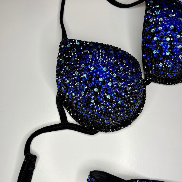 Bikini compétition - IFBB - DBFV - Musculation - Wettampf Set - Strass - posingsuit - Stage wear - strass - Bikini - Saphir bleu