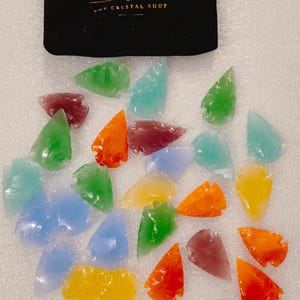 30 Pieces Hand Crafted Glass Arrowhead Spearheads: 1&quot; Crystal Gemstone Points