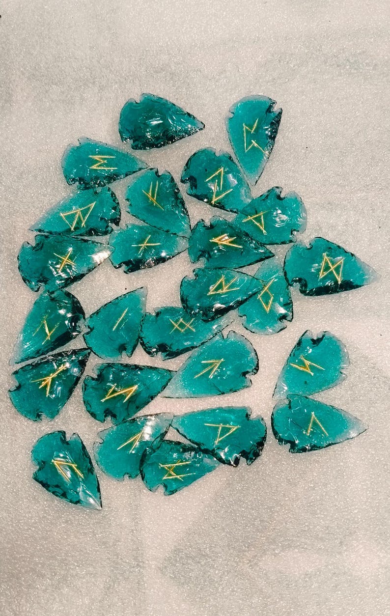 Sea Green Glass Arrowhead Rune Stone, Obsidian Green Arrowhead Rune Stone Set with Velvet Storage Pouch (Set of 25 Elder Futhark Runes).