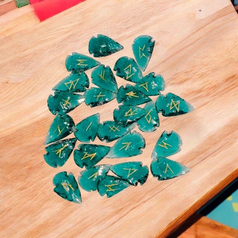 Sea Green Glass Arrowhead Rune Stone, Obsidian Green Arrowhead Rune Stone Set with Velvet Storage Pouch (Set of 25 Elder Futhark Runes).