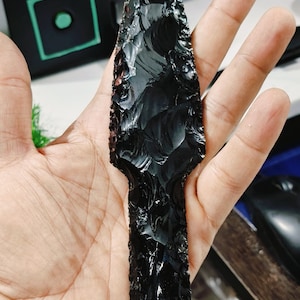 Hand Carved 6&quot; Black Obsidian Arrowhead: Crystal Spearhead Blade