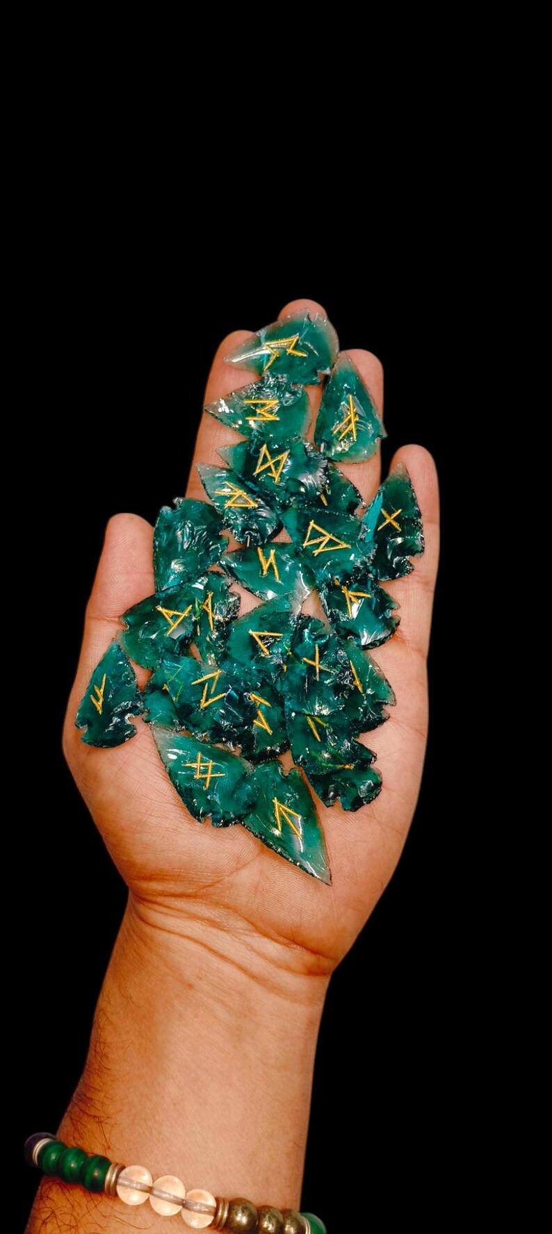 Sea Green Glass Arrowhead Rune Stone, Obsidian Green Arrowhead Rune Stone Set with Velvet Storage Pouch (Set of 25 Elder Futhark Runes).