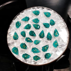 Sea Green Glass Arrowhead Rune Stone, Obsidian Green Arrowhead Rune Stone Set with Velvet Storage Pouch (Set of 25 Elder Futhark Runes).