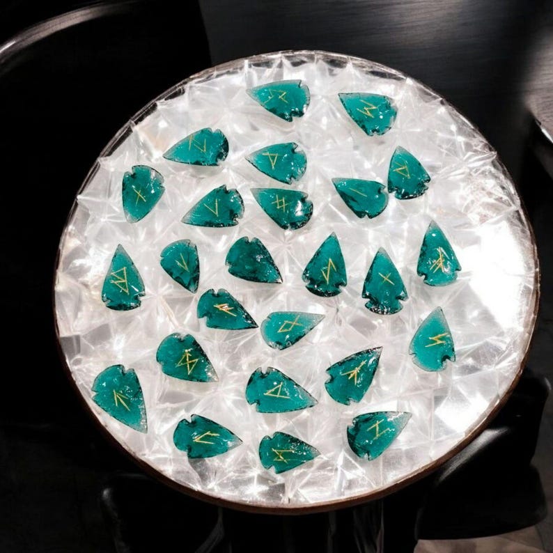 Sea Green Glass Arrowhead Rune Stone, Obsidian Green Arrowhead Rune Stone Set with Velvet Storage Pouch (Set of 25 Elder Futhark Runes).