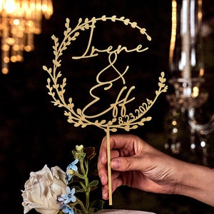 Topo de bolo de casamento dourado com flores, topo de bolo personalizado com script de casal para casamentos, topo de bolo rústico, topos de bolo de aniversário