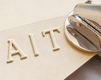 Carimbo de metal personalizado com monograma para casamento - Carimbo de metal com monograma inicial para casamento, artigos de papelaria para casamento, carimbo para envelope de casamento, carimbo com logotipo