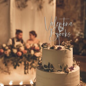 Toppers de pastel personalizados con flores, Topper de pastel de guión de parejas personalizado para bodas, topper de pastel rústico, toppers de pastel de aniversario imagen 6