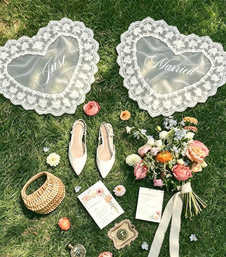 Gepersonaliseerde kanten stoelstrik met 'Just Married'-opdruk | Stoelbanner voor bruid en bruidegroom op maat, boho schuurdecoratie voor bruiloftsstoelen, accessoire voor trouwfoto's afbeelding 8