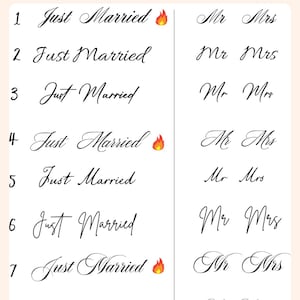 Op de afbeelding: Een witte achtergrond toont acht verschillende lettertypen voor de zinnen "Just Married" en "Mr Mrs". Elke zin is geschreven in een ander elegant, cursief lettertype. Sommige stijlen bevatten een vlam-emoji.