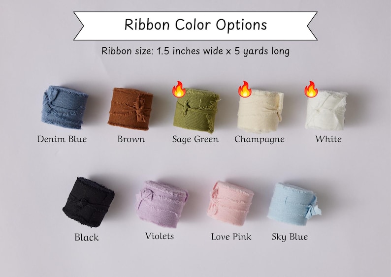 Op de afbeelding: Een selectie van lintkleuropties, elk opgerold en weergegeven. De afbeelding bevat Denim Blue, Brown, Sage Green, Champagne, White, Black, Violets, Love Pink en Sky Blue. Het lint is 3,8 cm breed en 4,6 meter lang.