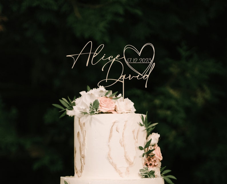 Décoration de gâteau de mariage personnalisée avec coeur, décoration de gâteau de couple personnalisée pour les mariages, décoration de gâteau rustique, décoration de gâteau d'anniversaire image 1