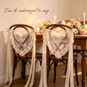 Gepersonaliseerde kanten stoelstrik met 'Just Married'-opdruk | Stoelbanner voor bruid en bruidegroom op maat, boho schuurdecoratie voor bruiloftsstoelen, accessoire voor trouwfoto's afbeelding 6