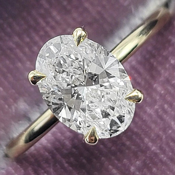 Anillo de compromiso de diamantes moissanita de talla ovalada de 3 CT, anillo de boda con halo oculto de oro amarillo sólido de 10 qt, anillo de solitario ovalado, anillo Hailey Bieber