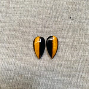 Natural, Tiger eye ,Handmade, Gemstone , Handmade,Cbhochon,Shape Pear, 20m 11 m 5 m Carat  17,