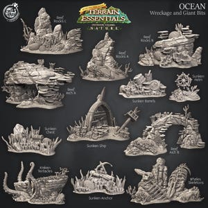 Könnte beinhalten: Ein Set mit 10 Miniatur-Terrain-Stücken zum Thema Ozean für Tabletop-Spiele. Die Stücke beinhalten ein versunkenes Schiff, einen versunkenen Anker, eine versunkene Truhe, einen Kraken-Tentakel, einen Riff-Bogen, Riff-Felsen, versunkene Fässer, ein versunkenes Steuerrad, Walskelette und einen Riff-Bogen. Die Stücke sind aus hellgrauem Kunststoff gefertigt und für den Einsatz in Tabletop-Spielen konzipiert.
