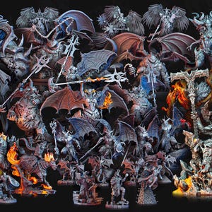 Könnte beinhalten: Eine Sammlung von Fantasy-Miniaturen, darunter Dämonen, geflügelte Kreaturen und Figuren mit Waffen. Die Figuren sind in verschiedenen Posen dargestellt, mit detaillierter Rüstung und Flügeln. Die Farbpalette umfasst Grau-, Blau- und Orangetöne, mit dem Text "Speak of the Devil Act 1".