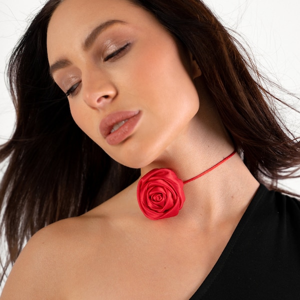 Choker rose Flower red