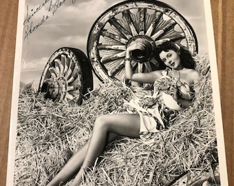 Rhonda Fleming Extremely Rare Very Early Autographed 8/10 Pin Up Photo WWII 40s