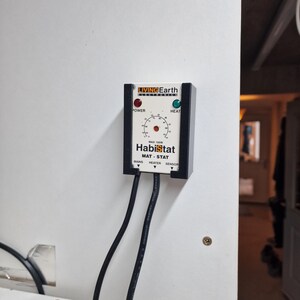 Habistat Mat stat Thermostat Holder (for the older type of Habistat's without the fixing lugs. )