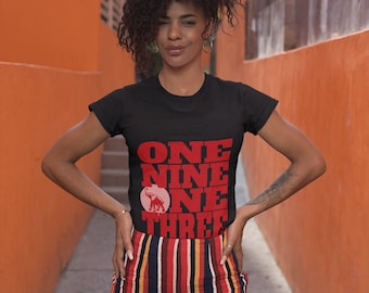 T-shirt unisex Delta Sigma Theta 1913 cremisi e bianca
