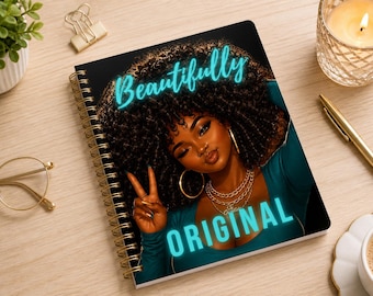 Quaderno a spirale/diario a righe con una bellissima illustrazione originale di una donna nera.