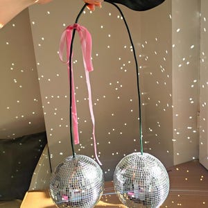 Ornamento a forma di palla da discoteca in ciliegio • Decorazione per feste retrò anni &#39;70