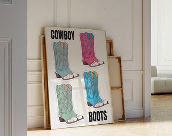 Op de afbeelding: Een poster met de tekst "COWBOY BOOTS" en vier illustraties van cowboylaarzen in verschillende kleuren. De laarzen zijn blauw, roze en groen.