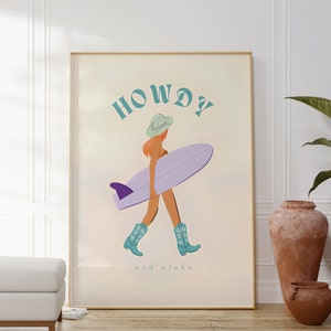 Plakat Cowgirl, plakat Howdy and Aloha Cowgirl Surf Girl, plakat w stylu retro, plakat Howdy, modna sztuka ścienna, wystrój pokoju w akademiku, wydruk Preppy