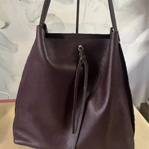 Echtleder Burgund Lila Damen Handtasche. Ganz neue,Made in Italy Tasche. Weiches Leder. Umhängetasche. Laptoptasche. Größere Handtasche. Zip.