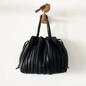 PU Leather Pleated Bucket Shoulder Bag, Fashion Crossbody Bag for Women, Shopping Handbag, Traveling Bag, Gifts for Wife/Girlfriend