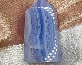 Blue Lace Achatspitze - Natürlicher Edelstein für beruhigende Energie und Kommunikation