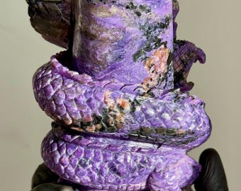 研磨されたシュガードゥルージー瑪瑙ジオード（木製スタンド付き