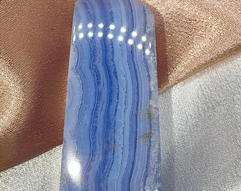 Blue Lace Achatspitze - Natürlicher Edelstein für beruhigende Energie und Kommunikation