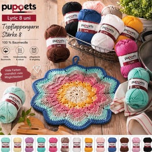 Op de afbeelding: Een verzameling kleurrijke bollen garen en een gehaakte pannenlap. Het garen is gemarkeerd met "puppets Lyric" en is verkrijgbaar in verschillende kleuren, waaronder zwart, blauw, roze en geel. De pannenlap heeft een sterrenpatroon met een blauwe rand en roze, gele en blauwe tinten.