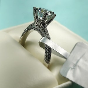 Anel de moissanita com corte redondo de 2 quilates, acabamento em ouro branco 14k, certificado GRA