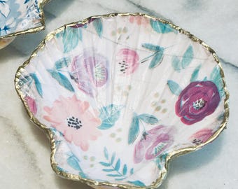 Seashell Ring Dish: Handmade Coastal Jewelry Holder with Pearl Accents