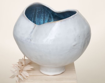Handmade White Ceramic Vase - Round & Oval Cracklè Design for Fresh and Dried Flowers, Unique Italian Stoneware Art Piece, Minimalist Decor