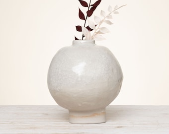 Handmade Moon Jar Vase - Round Beige Crackle Pottery for Fresh & Dried Flowers, Unique Italian Ceramic Gift, Minimalist Korean Home Decor