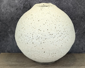 White Moon Jar | Ceramic Bud Vase | Round Ceramic Vase | Wabi Sabi Vase | Minimalist Vase | Nordic Orb Vase | Japanese Style Vase